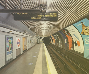 تابلو فلکسی برای تبلیغات در مترو